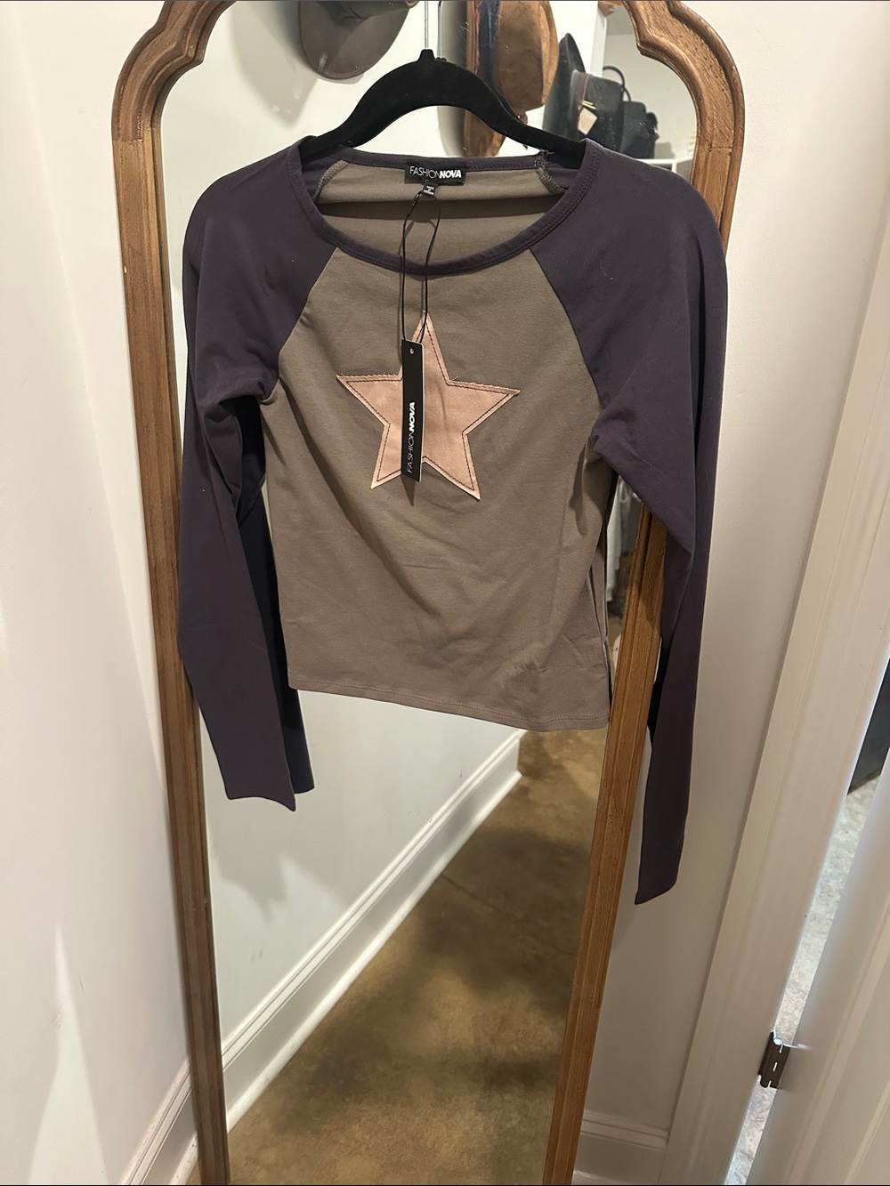 Fashion Nova Raglan star shirt medium